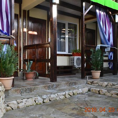 U Palycha Guest House Сухумі Екстер'єр фото
