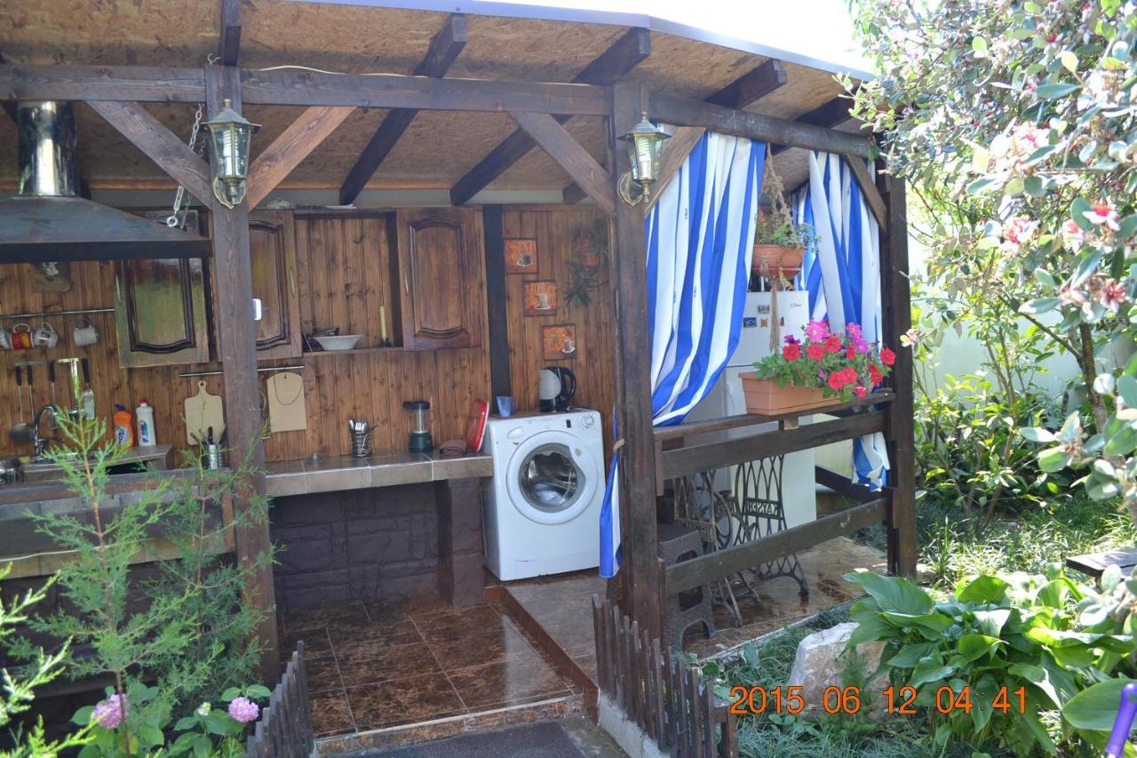U Palycha Guest House Сухумі Екстер'єр фото