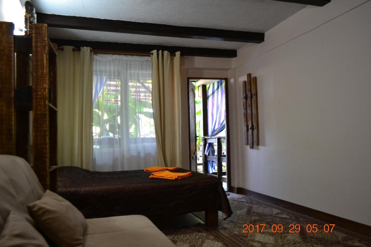 U Palycha Guest House Сухумі Екстер'єр фото