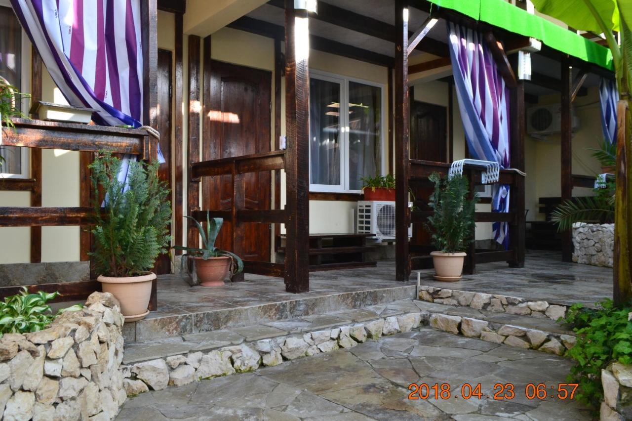 U Palycha Guest House Сухумі Екстер'єр фото
