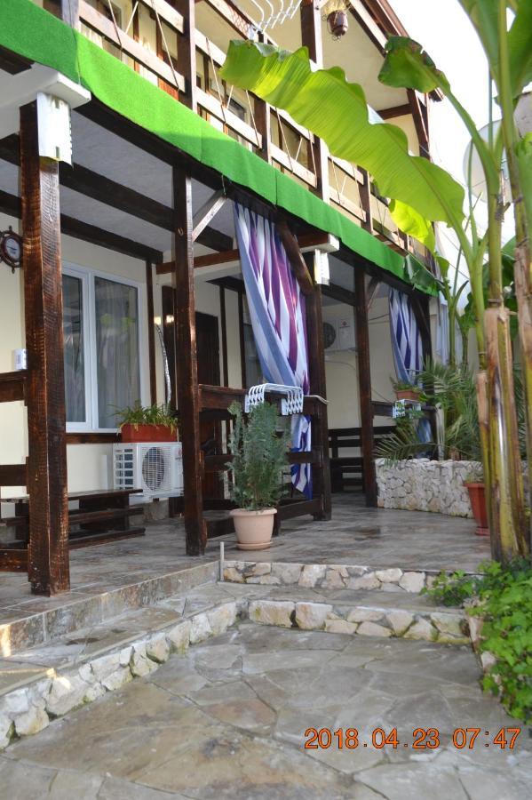U Palycha Guest House Сухумі Екстер'єр фото