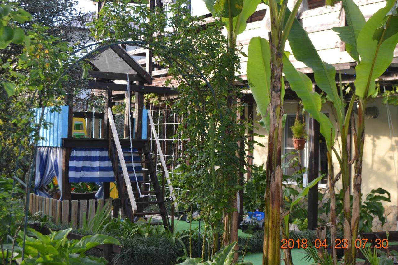 U Palycha Guest House Сухумі Екстер'єр фото