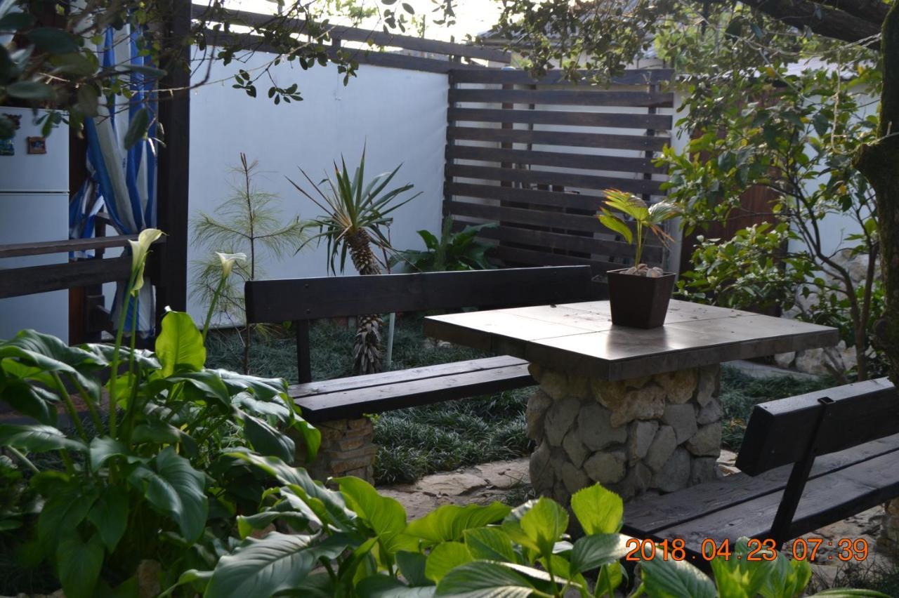 U Palycha Guest House Сухумі Екстер'єр фото