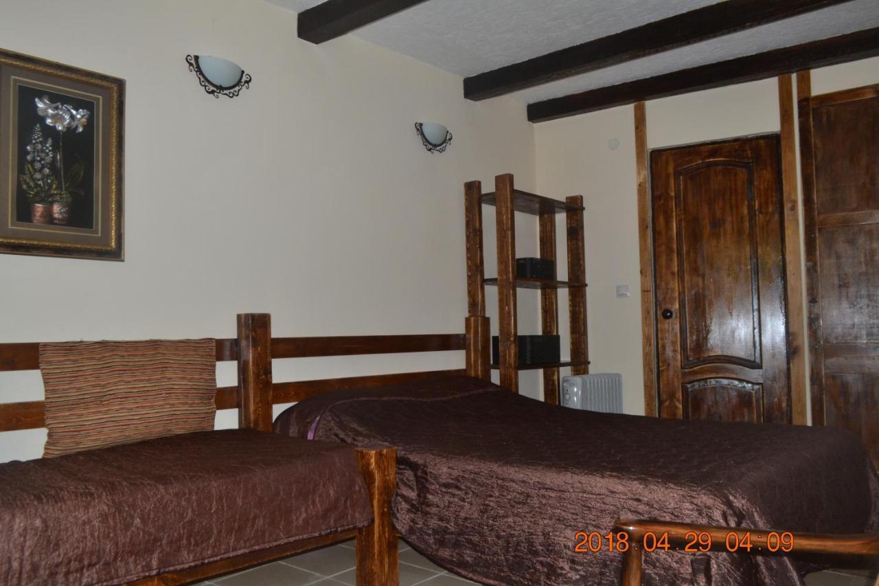 U Palycha Guest House Сухумі Екстер'єр фото